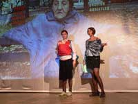 Zahájení výstavy Markéty Baňkové v Městském divadle v Kolíně (autorka a Veronika Marešová), foto Vladimír Sládek